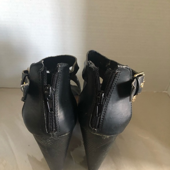 G by Guess women platform sandals. In good condition fits true to size - Picture 2 of 3